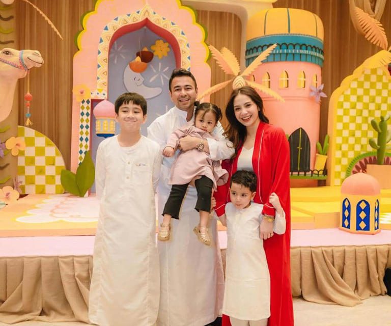 Raffi Dan Nagita Gelar Buka Puasa Bareng Ratusan Karyawan!