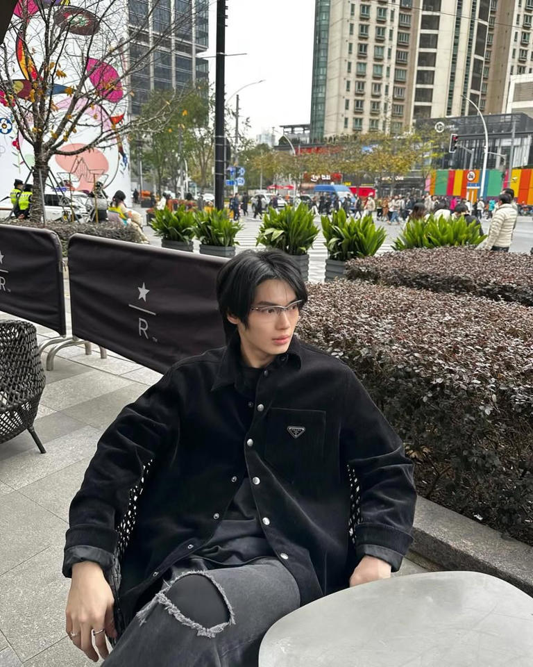 Edgy Dan Maskulin! Ini Rahasia Outfit Winter Ala Win Metawin
