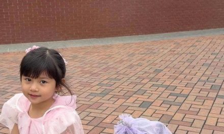 Potret Hangat Winona Willy Ajak Anak-Anak Main Ke Disneyland