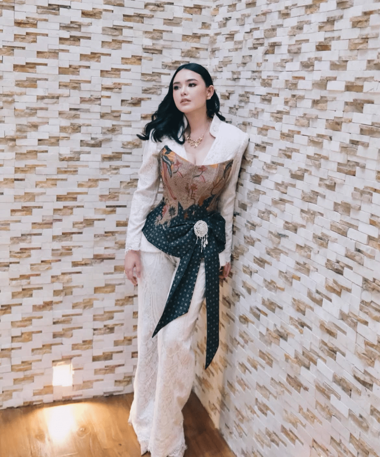 Postpartum Glowing! Amanda Manopo Tampil Elegan Usai Lahiran
