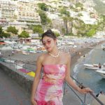 Potret Regina Phoenix Liburan Di Amalfi Coast, Super Estetik!