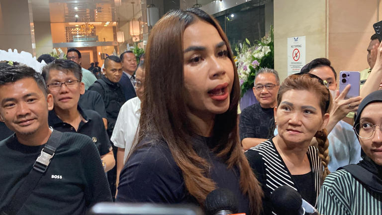 Di Sentil Emma Warokka, Melaney Ricardo Beri Tantangan Terbuka