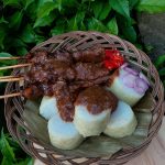 Bukan Sekadar Sate! Lontong Sate Jadi Kuliner Nusantara