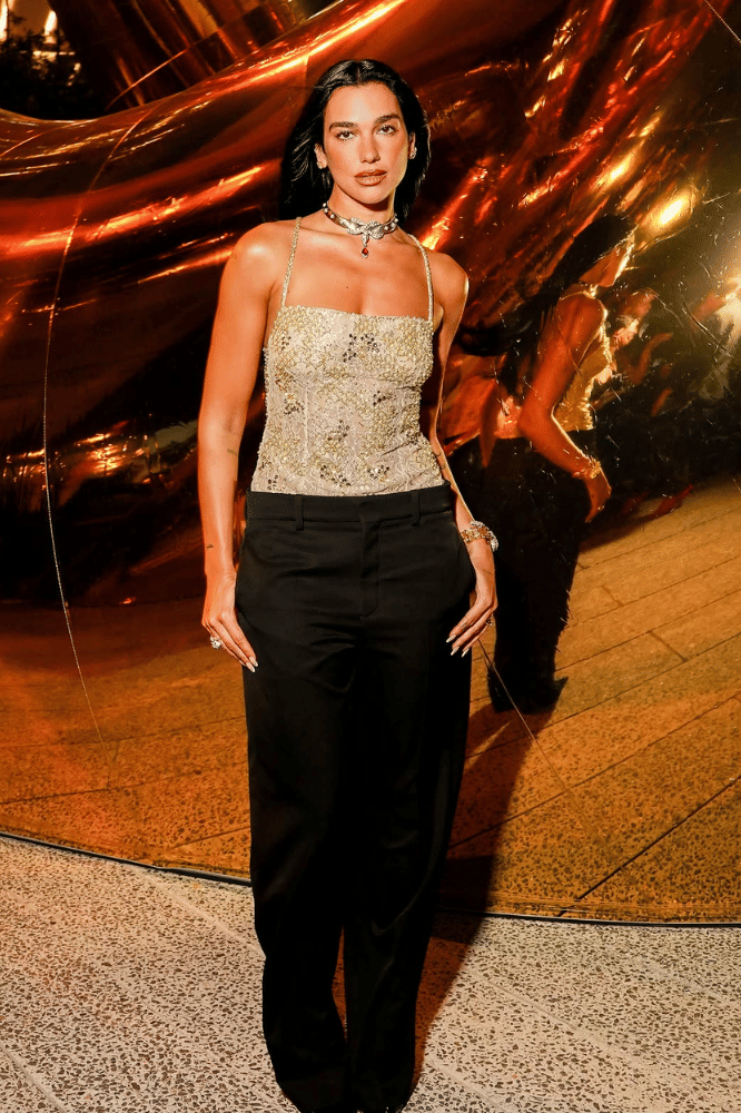 Elegan Dan Memesona! Dua Lipa Hadir Di Bvlgari New York
