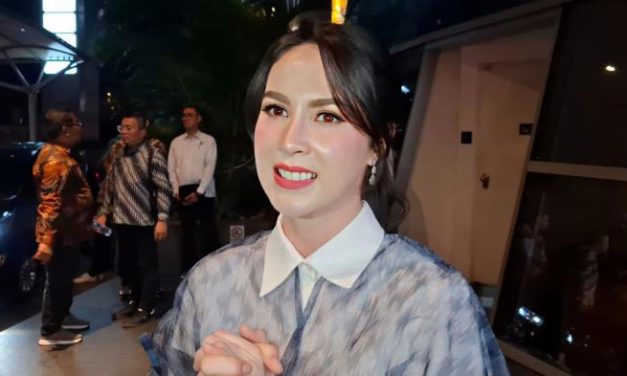 Emil Dardak Lupa Anniversary Wedding, Ini Reaksi Arumi Bachsin