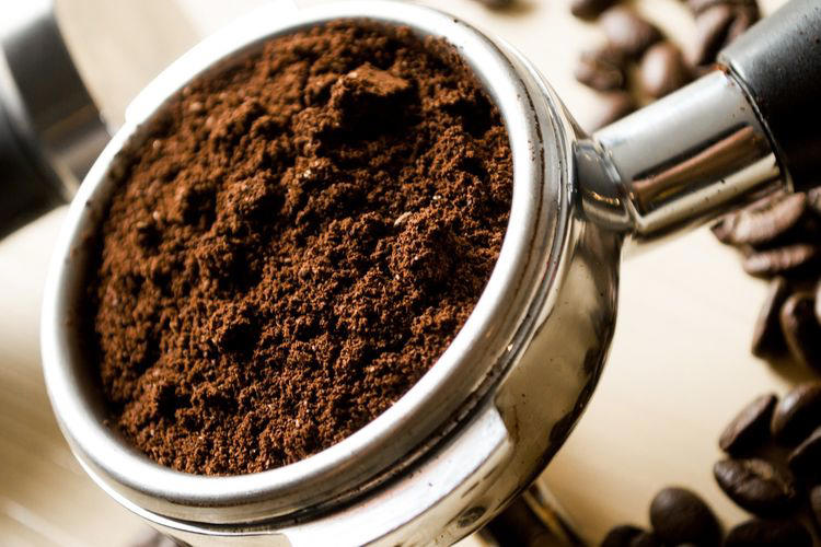 Stop Buang Ampas Kopi Ke Wastafel, Saluran Air Bisa Bermasalah