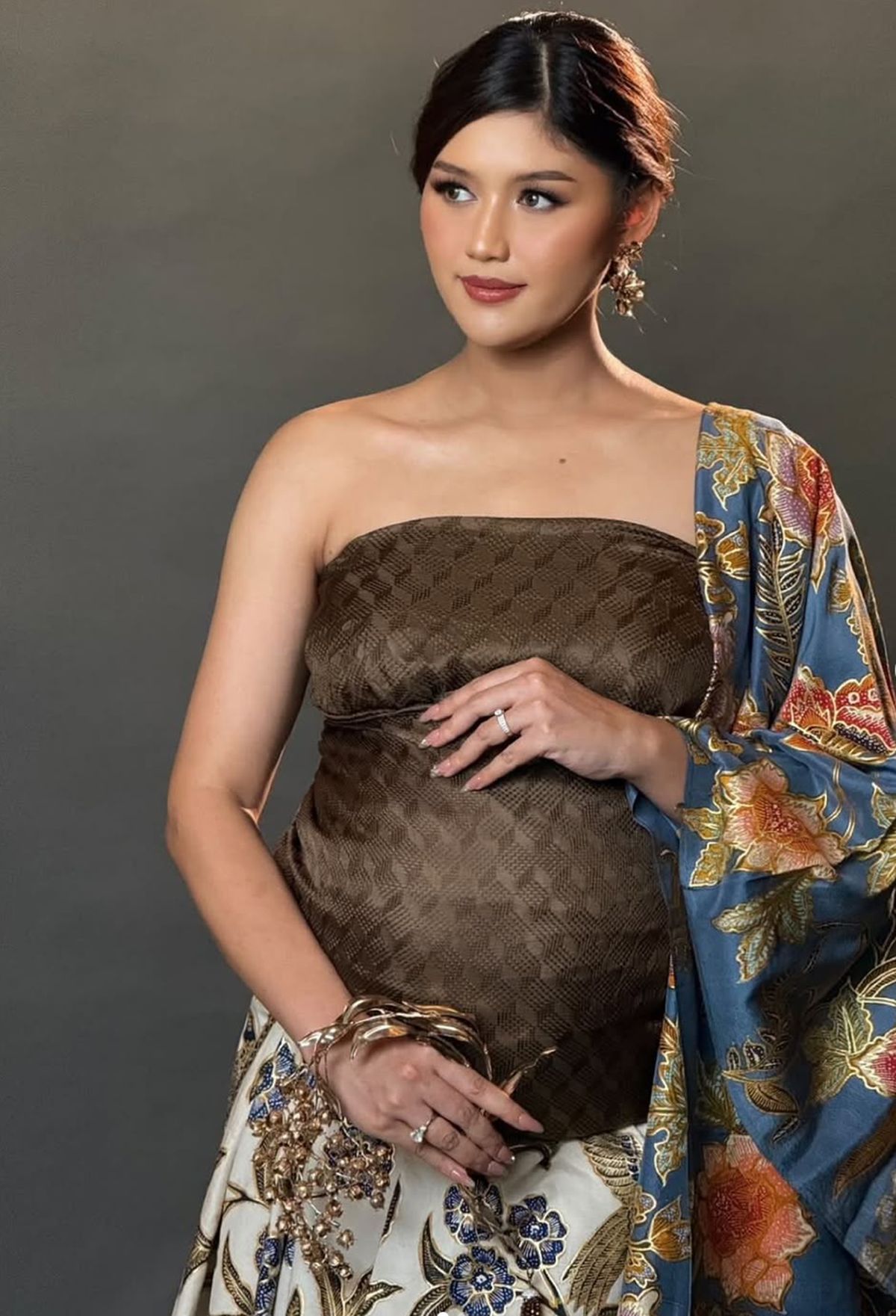 Pesona Makin Memikat! Erina Gudono Diduga Hamil Anak Kedua