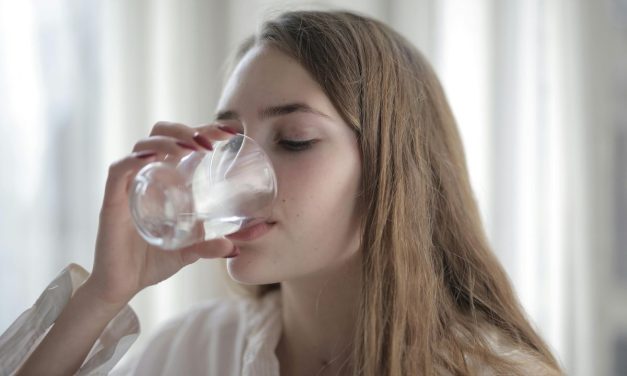 Pentingnya Minum Air Cukup Untuk Fungsi Optimal Tubuh