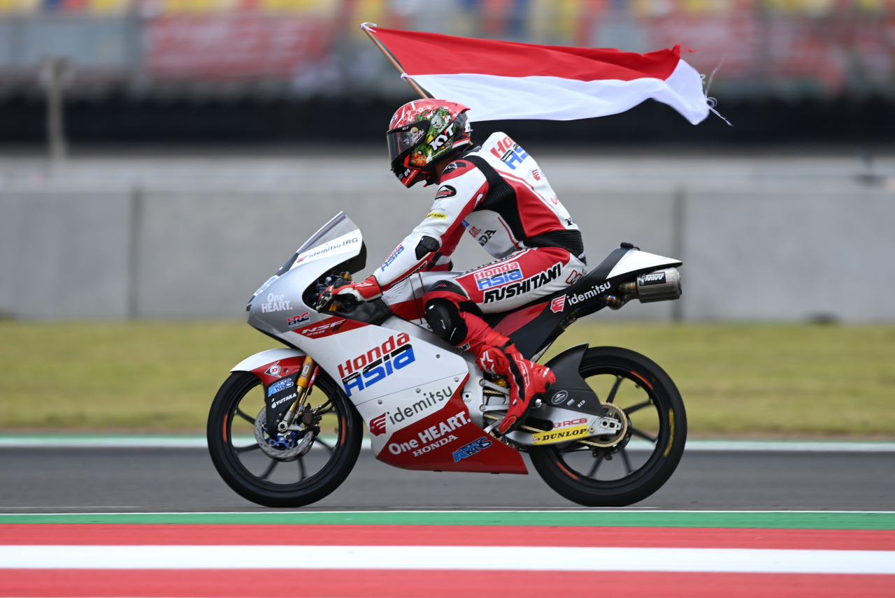 Sempat Terjatuh Aneh, Mario Aji Justru Sapu Moto2 Australia!